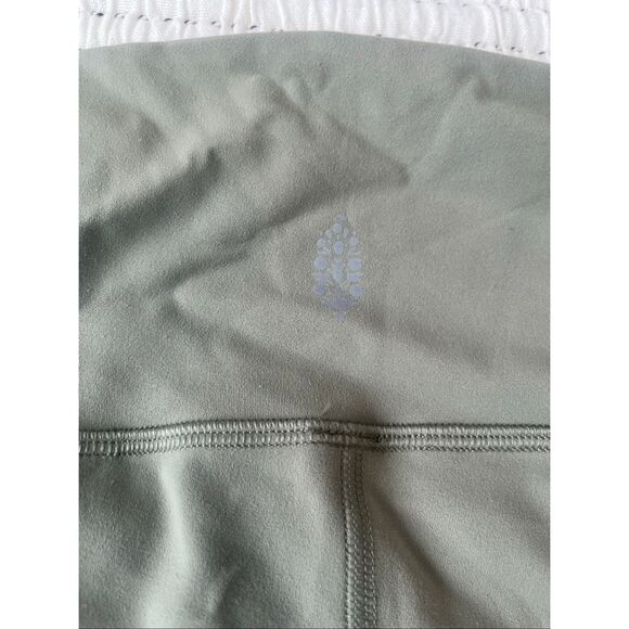Free Movement by Free People Green Capri Leggings NEW NWT - Picture 5 of 5